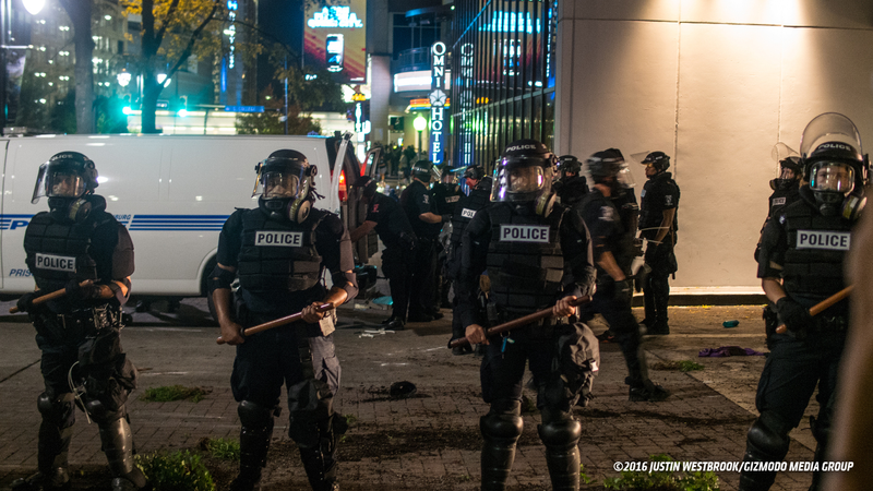 Illustration for article titled A Night Of Tear Gas And Chaos In Charlotte